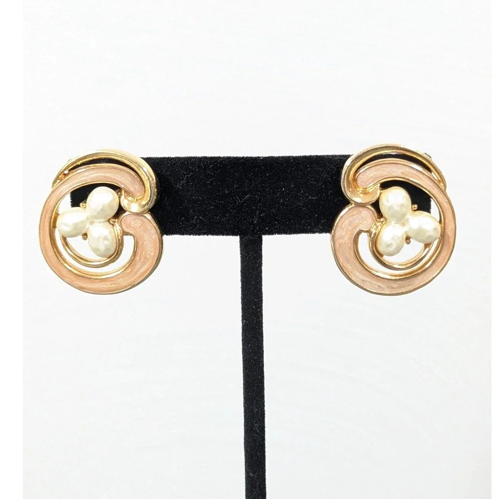 Vintage Avon Island Shell Pierced Earrings Gold‎ Tone Faux Pearl Swirl